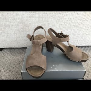 White Mountain Low Heels - 8.5